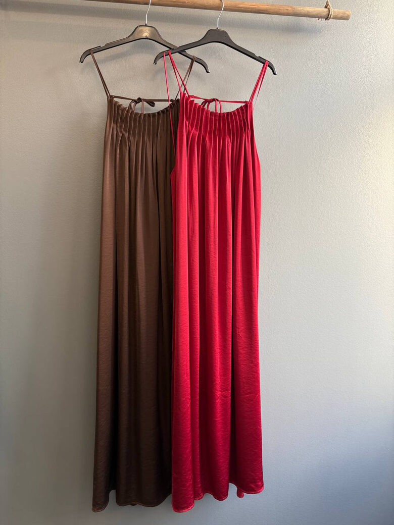 Kleita ar akmeņu dekoru S/M